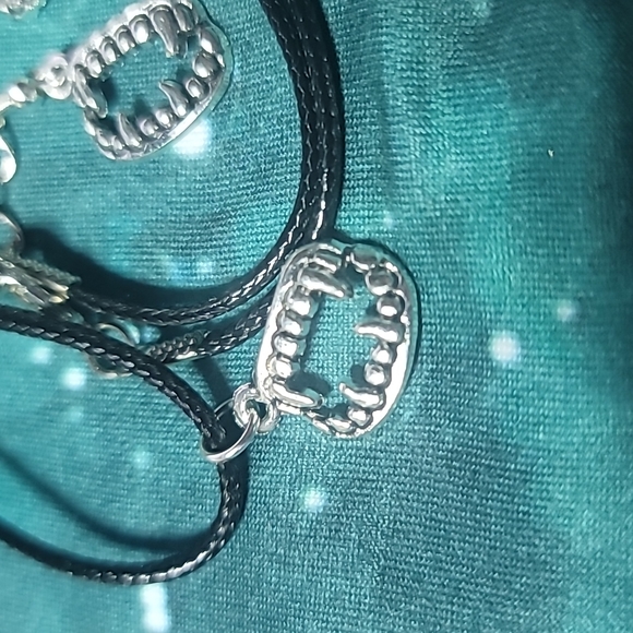 Vampire Teeth Jewelry Set - Picture 2 of 3